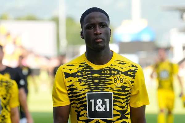 官方：多特蒙德天才中卫库利巴利转会法甲球队